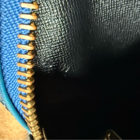 💎 Louis Vuitton Blue EPI Trocadero Crossbody 💎 - Picture 7 of 16